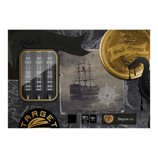 Target Black Marque Dragon 3 Swiss Point Steeldarts Das Bild zeigt die Verpackung der "Target Black Marque Dragon 3 Swiss Point Steeldarts". Auf der Verpackung sind die Darts, ein historisches Segelschiff und ein goldener Münzmotivs zu sehen.