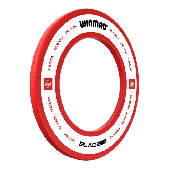Das Bild zeigt den Winmau Pro-Line 2.0 Dartboard Surround in Rot. Der Dartboard-Surround ist rund, rot-weiß gestaltet und trägt mehrere Logos sowie Markennamen.
