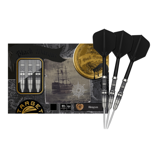 Target Japan Zwart Merk Heracles Steeldarts Das Bild zeigt die Target Japan Black Marque Heracles Steeldarts zusammen mit ihrer Verpackung. Drei silberne Darts mit schwarzen Flights liegen rechts neben einer stilvoll gestalteten Box.