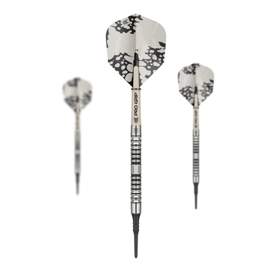 Target EXO 10 Zachte Darts Das Bild zeigt drei Target EXO 10 Softdarts mit silbernen Schäften und schwarz-weißen Flights. Die Darts haben eine strukturierte Griffzone und sind für Präzision im Spiel ausgelegt.
