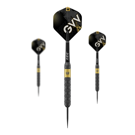 Winmau Gian Van Veen Core Messing Steeldarts - 21g Abgebildet ist ein Set von Winmau Gian Van Veen Core Brass Steeldarts 21g. Die drei Darts sind nebeneinander angeordnet.