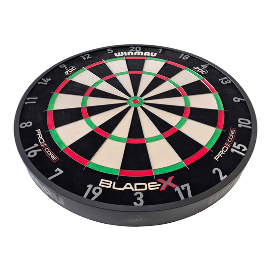 Winmau Blade X ProCore stalen dartbord Abgebildet ist das Produkt Winmau Blade X ProCore Steeldartboard. Es handelt sich um eine professionelle Steeldart-Scheibe.