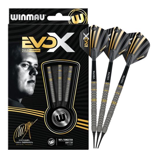 Winmau Michael Van Gerwen Evo-X zachte dartpijlen - 20g Das Bild zeigt das Produkt "Winmau Michael Van Gerwen Evo-X Softdarts - 20g" in seiner Verpackung. Neben der Verpackung sind drei zusammengebaute Softdarts mit schwarz-goldenem Design zu sehen.