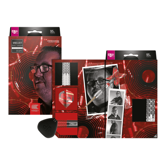 Target Stephen Bunting GEN5 Swiss Point Steel Darts Die Abbildung zeigt die Verpackung und den Inhalt der Target Stephen Bunting GEN5 Swiss Point Steeldarts. Auf der Verpackung ist ein Porträt von Stephen Bunting sowie mehrere Produktbilder und Details der Darts zu sehen.