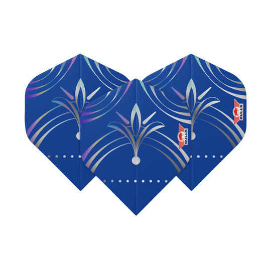 Bulls NL Series 100 Silvian No2 Standaardvluchten Das Bild zeigt drei blaue Dart-Flights mit einem silbernen und lilafarbenen Muster. Auf jedem Flight ist das Logo von Bulls zu sehen.