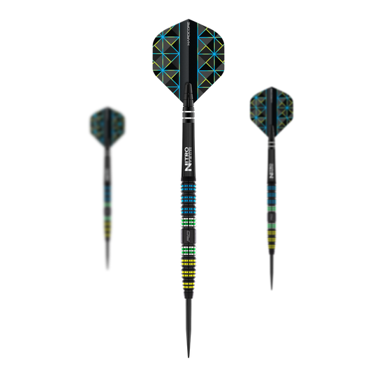 Red Dragon Dragonfly 95 Zwarte Taps Toelopende Stalen Darts Auf dem Bild sind drei Steeldarts des Modells "Red Dragon Dragonfly 95 Black Tapered" zu sehen. Die Darts haben ein schwarzes, bunt gemustertes Design mit farbigen Ringen am Griff und geometrischen Mustern auf den Flights.
