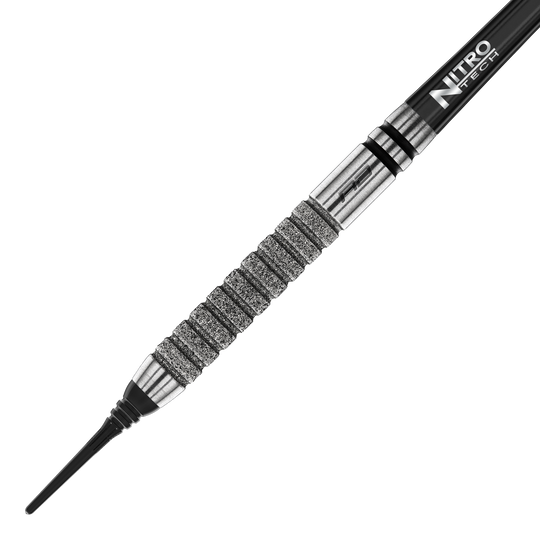 Das Bild zeigt einen Red Dragon Gian Van Veen Tour Edition Softdart mit einem Gewicht von 20g. Der Dartpfeil hat eine silberne, stark gerillte Griffzone und einen schwarzen Schaft mit der Aufschrift "Nitro Tech".