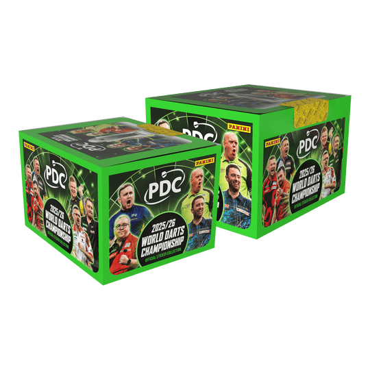 Das Bild stellt das Panini PDC World Darts Championship 2025/26 Hardcover Mega Bundle mit zwei Stickerboxen dar. Es bietet ein Hardcover-Sammelalbum und zwei Stickerboxen zum Sammeln.
