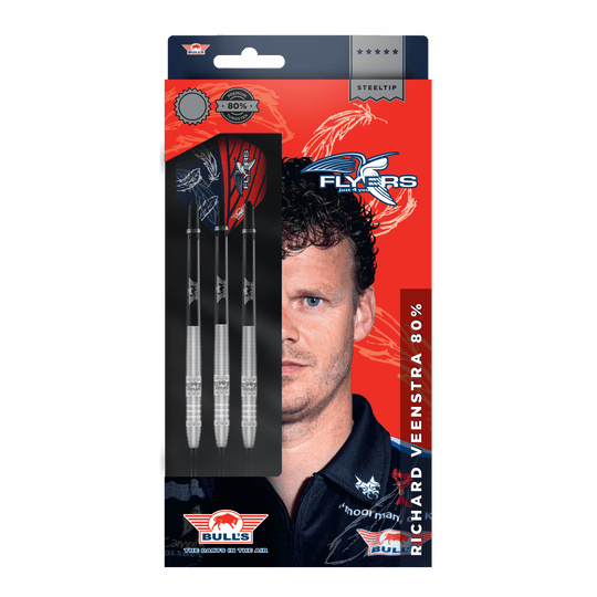 Bulls NL Richard Veenstra 80 stalen darts - 23g Die Verpackung zeigt die "Bulls NL Richard Veenstra 80 Steeldarts - 23g". Auf der Vorderseite sind drei Darts und das Porträt eines Mannes abgebildet.