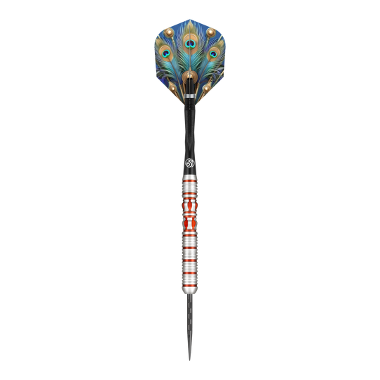 Das Bild zeigt den Shot Roman Empire Juno Steeldart. Der Dart hat eine auffällige Flight mit Pfauenfeder-Design und einen silber-roten, strukturierten Schaft.