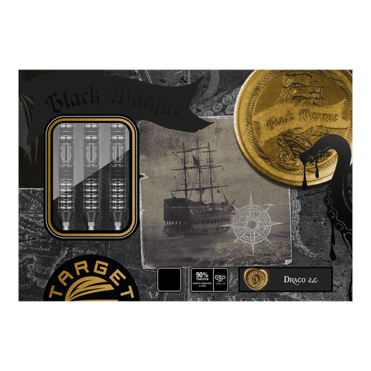 Das Bild zeigt die Verpackung der "Target Japan Black Marque Draco GEN2 Steeldarts". Auf der Verpackung sind die Darts, ein altes Segelschiff und ein goldener Münzmotiv zu sehen.