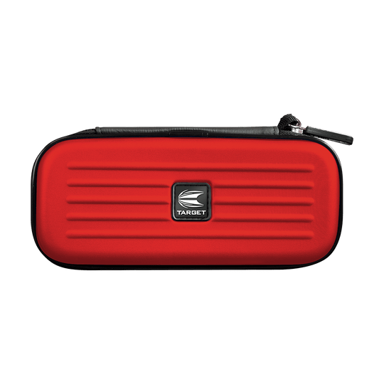 125821_Target_Takoma_Dartwallet_Rot_1 Das Bild zeigt das Produkt "Target Takoma Dartwallet". Es ist ein rotes, rechteckiges Etui mit einem schwarzen Reißverschluss und einem Target-Logo in der Mitte.