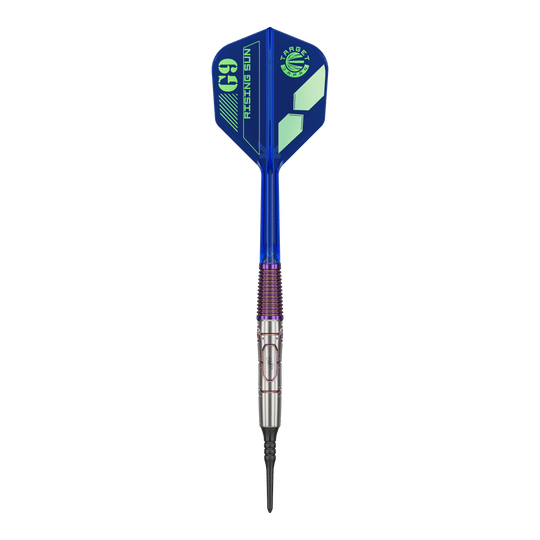 Das Bild zeigt einen modernen Softdart mit blauem Flight und silber-lila Schaft. Auf dem Flight steht "G9 RISING SUN" und das Design wirkt sportlich und hochwertig.