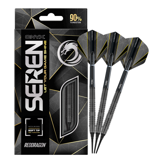 Auf dem Bild ist eine Packung mit den Red Dragon Seren 2 Onyx Softdarts – 20g zu sehen. Drei schwarze Softdarts mit gelben Akzenten sind neben der Verpackung abgebildet.