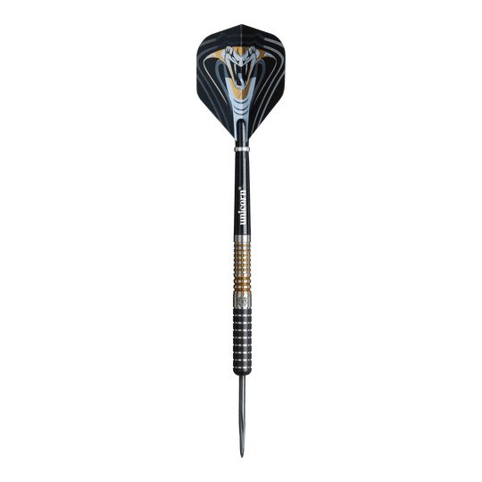 Unicorn Maestro Jeffrey De Zwaan Phase 3 stalen dartpijlen Das Bild zeigt einen Unicorn Maestro Jeffrey De Zwaan Phase 3 Steeldart. Der Dart ist schwarz mit silbernen und goldenen Akzenten und zeigt ein auffälliges Schlangendesign auf dem Flight.