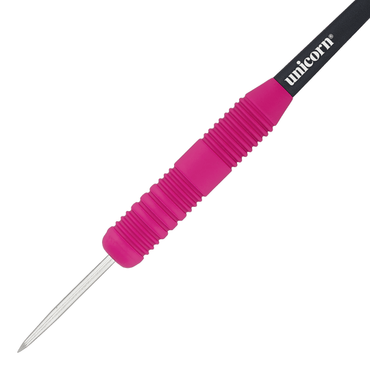 Unicorn Core Plus rubberen roze stalen darts Das Bild zeigt einen Unicorn Core Plus Steeldart mit einem gummierten, pinken Griff. Der Dart hat eine silberne Spitze und einen schwarzen Schaft mit dem weißen "unicorn"-Logo.