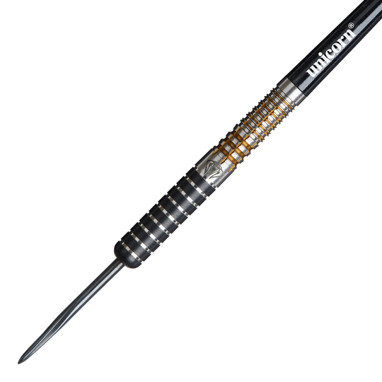 Unicorn Maestro Jeffrey De Zwaan Phase 3 stalen dartpijlen Das Bild zeigt einen Unicorn Maestro Jeffrey De Zwaan Phase 3 Steeldart. Der Dart hat ein silber-schwarzes Design mit goldenen Akzenten und der Aufschrift "unicorn" auf dem Schaft.