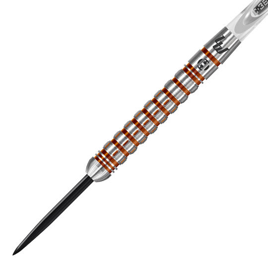 Luke Woodhouse Series 2 stalen darts van Harrow Das Bild zeigt einen Harrows Luke Woodhouse Series 2 Steeldart. Der Dartpfeil hat ein silbernes Griffstück mit orangenen Rillen und eine schwarze Spitze.