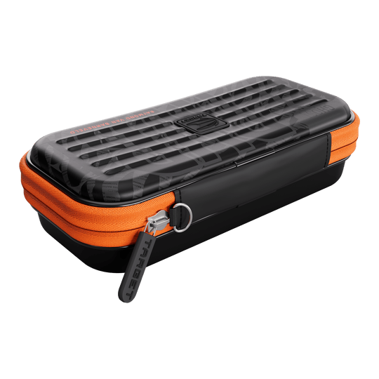 Takoma Ghost Series Raymond Van Barneveld dartkoffer Hier ist das Takoma Ghost Series Raymond Van Barneveld Dartcase zu sehen. Das Dartcase dient zur sicheren Aufbewahrung von Darts und Zubehör.