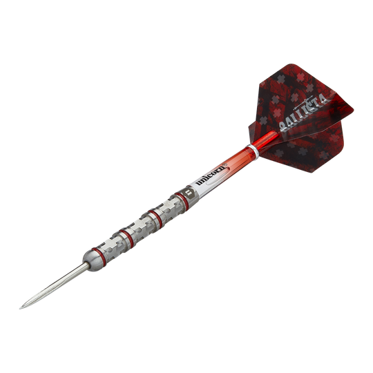Unicorn Ballista Style 4 stalen darts Das Bild zeigt einen Unicorn Ballista Style 4 Steeldart. Der Dartpfeil hat eine rot-silberne Farbgebung und ein markantes Flight-Design.