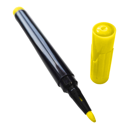 Bordmarker Auf dem Bild ist ein gelber Boardmarker mit abgenommener Kappe zu sehen. Der Stift liegt schräg, während die gelbe Kappe daneben steht.