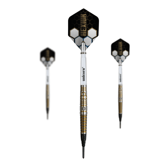 Unicorn Hexium Style 03 Goud & Zwart Soft Darts - 23 g Hier ist ein Set der Unicorn Hexium Style 03 Gold & Black Softdarts zu sehen. Das Set wiegt 23g und besticht durch die Gold-Schwarz-Optik.
