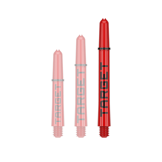 Target Pro Grip TAG Shafts - 3 sets - Rood Auf dem Bild sind drei rote Dart-Schäfte in unterschiedlichen Längen zu sehen. Auf jedem Schaft steht das Wort "TARGET" in schwarzen Buchstaben.