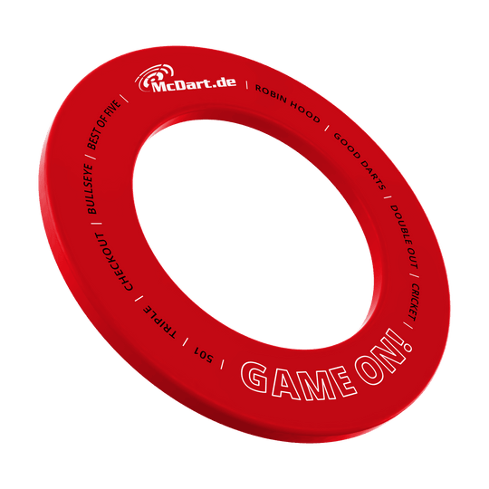 McDart-spel op dartbordomlijsting Das Bild zeigt eine rote Dartboard-Umrandung. Es handelt sich um die McDart Game On Dartboard Surround 2025 in Rot.