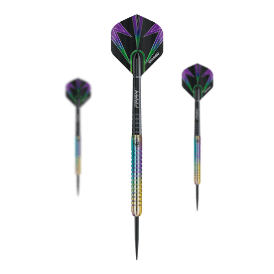 Winmau Foxfire Urban steel darts Das Bild zeigt drei Winmau Foxfire Urban Steeldarts mit farbenfrohen Schäften und schwarzen Flights mit lila und grünen Mustern. Die Darts haben metallische Spitzen und ein modernes, auffälliges Design.