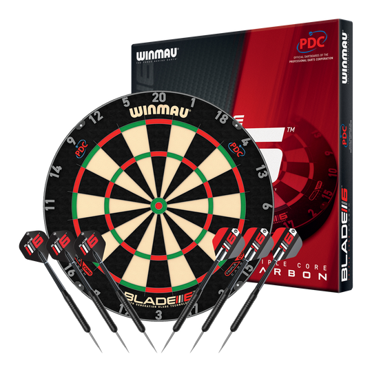 Winmau Blade 6 Triple Core Set met 2 sets darts Das Bild zeigt das Produkt "810008_Winmau_Blade6_TripleCore_Starter_Bundle_1". Es ist ein Starter-Set für Dartspieler.