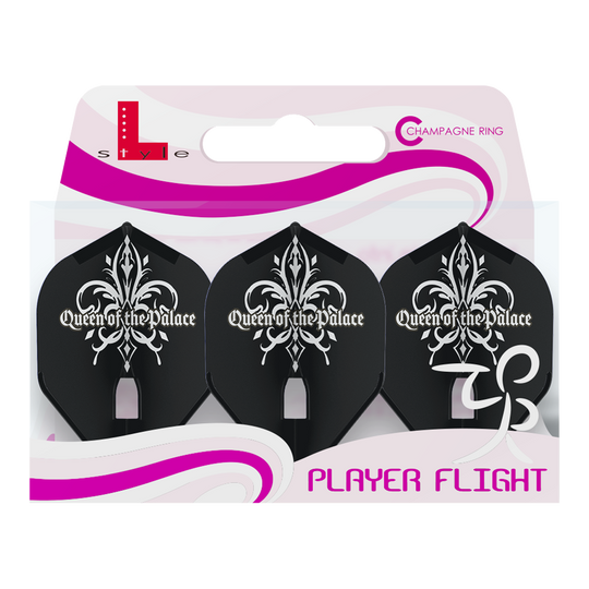 Das Bild zeigt drei schwarze Dart-Flights mit der Aufschrift "Queen of the Palace" und einem weißen Muster. Die Verpackung ist mit lila und rosa Akzenten gestaltet und trägt den Titel "PLAYER FLIGHT".