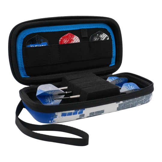 Bulls Orbis S Martin Schindler dartkoker Das Bild zeigt ein geöffnetes Dartcase mit mehreren Darts und Flights darin. Das Etui ist blau-weiß und trägt das Design des Bulls Orbis S Martin Schindler Dartcase.