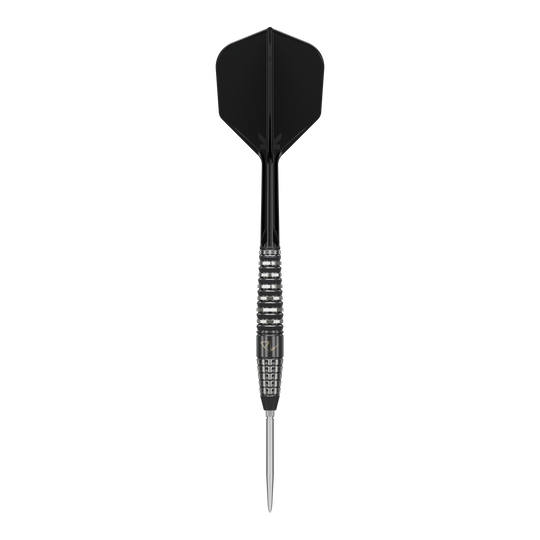 Das Bild zeigt einen Target Japan Black Marque PW Swiss Point Steeldart. Der Dart hat ein elegantes, schwarzes Design mit einer scharfen Spitze und geriffeltem Griff.