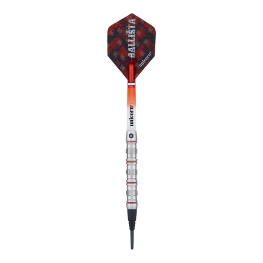 Unicorn Ballista Style 4 zachte darts Das Bild zeigt einen Softdart der Marke Unicorn, Modell Ballista Style 4. Der Dart hat rote und schwarze Flights sowie einen silbernen, gerillten Barrel.