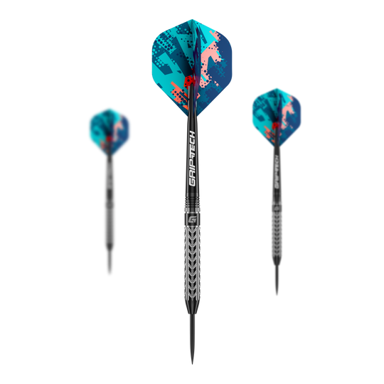 GOAT Traction Tungsten Steel Darts Das Bild zeigt drei GOAT Traction Tungsten Steeldarts mit bunten Flights in Blau- und Rottönen. Auf dem Mittelteil der Darts steht "GRIPTECH" geschrieben.