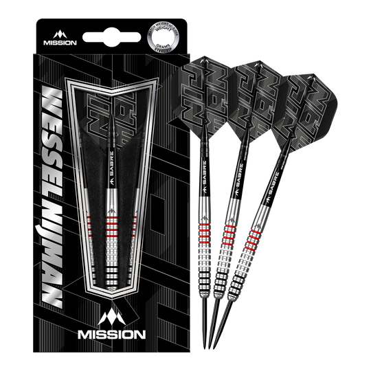 Mission Wessel Nijman stalen dartpijlen - 23g Das Bild zeigt das Produkt "Mission Wessel Nijman Steeldarts - 23g" in seiner Verpackung. Rechts neben der Verpackung sind drei Steeldarts mit schwarzem Flight und silbernen Schäften abgebildet.
