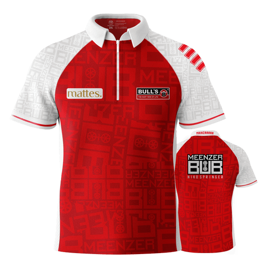 Bulls Niko Springer Meenzer Bub dartshirt Das Bild zeigt das Dartshirt "Bulls Niko Springer Meenzer Bub" in Rot und Weiß. Auf der Vorder- und Rückseite sind verschiedene Logos und Schriftzüge abgebildet.