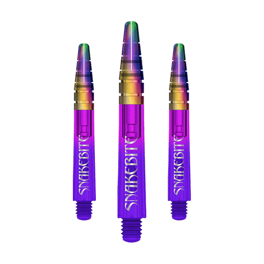 C792_Red_Dragon_Nitrotech_Peter_Wright_Purple_Ionic_Shafts_36mm_1 Auf dem Bild sind drei bunte Dartschafts in lila Farbe zu sehen, auf denen das Wort "Snakebite" steht. Die oberen Enden der Schäfte schimmern in Regenbogenfarben.