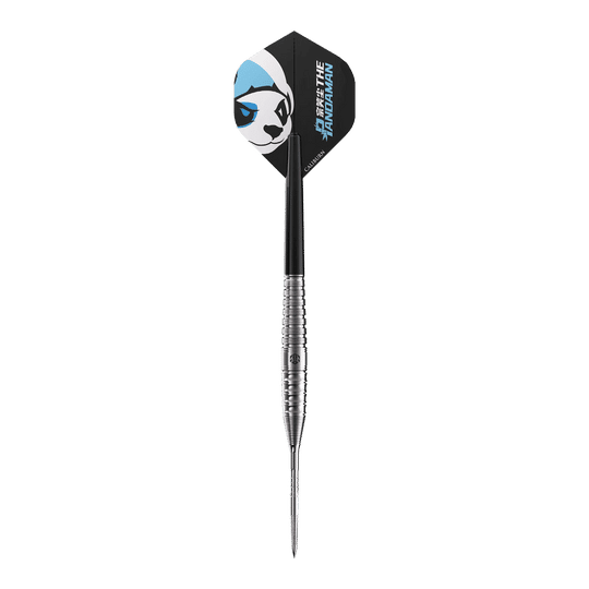 Das Bild zeigt einen Steeldartpfeil des Produkts "Caliburn Player The Pandaman Essential Steeldarts - 23g". Auf dem Flight ist ein Panda-Kopf und der Schriftzug "The Pandaman" abgebildet.