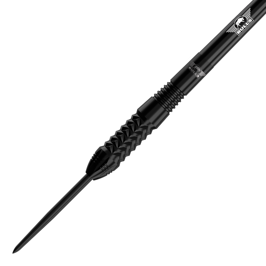 Bulls NL Caliber Black stalen darts Das Bild zeigt einen schwarzen Steeldart der Marke Bulls NL Caliber. Der Dart hat eine strukturierte Griffzone und ein glänzendes, elegantes Design.