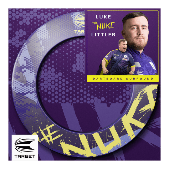 Das Bild zeigt das Produkt "Target Luke Littler The Nuke Dartboard Surround" in lila und gelben Farben. Auf der Verpackung sind Fotos von Luke Littler sowie das Target-Logo abgebildet.