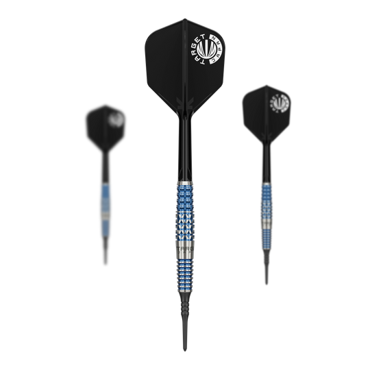 Target Japan Toru Suzuki Sereno GEN2 Soft Darts - 20g Das Bild zeigt drei Softdarts des Modells "Target Japan Toru Suzuki Sereno GEN2 Softdarts - 20g". Die Darts haben schwarze Flights und ein blau-silbernes Griffstück.