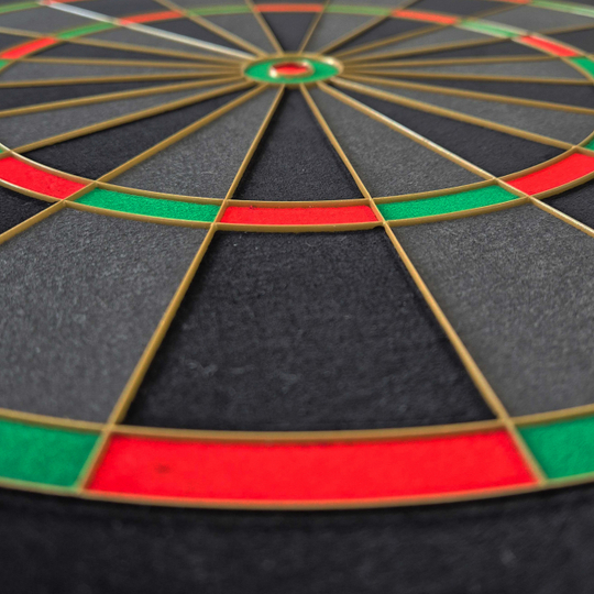 Bulls NL Advantage Black Edition stalen dartbord Hier findet sich eine weitere Ansicht des BullsNL Advantage Black Edition Steeldartboards. Das Produkt ist von einer anderen Seite präsentiert.