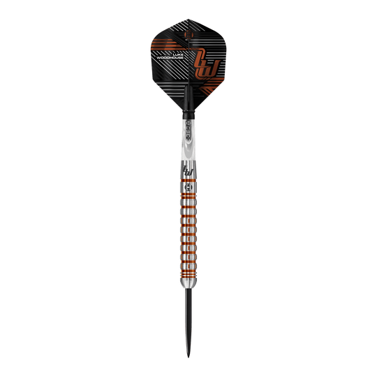 Luke Woodhouse Series 2 stalen darts van Harrow Das Bild zeigt einen Steeldart der Marke "Harrows Luke Woodhouse Series 2". Der Dart hat ein auffälliges Design mit silbernen und bronzefarbenen Ringen am Griff und einer schwarz-orangen Flights.