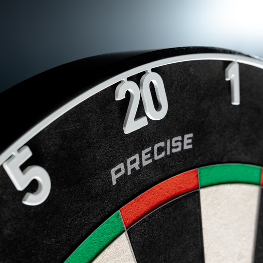 Precise 180 Endorphine Steel Dartbord met genummerde ring - Klassiek wit Zu sehen ist das Precise 180 Endorphine Steeldartboard mit Nummernring in der Farbe Weiß. Die Dartscheibe ist besonders robust und für Präzisionsspiele konzipiert.