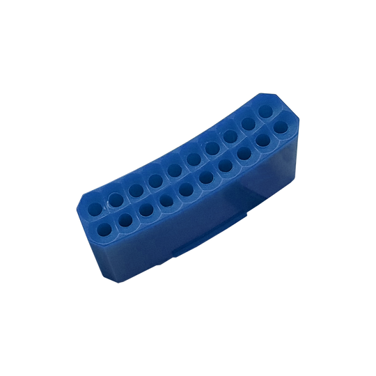 Das Bild zeigt ein blaues Ersatzfeld für das Granboard 132. Es hat mehrere runde Öffnungen in zwei Reihen angeordnet.