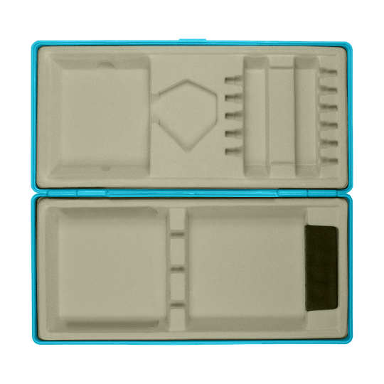 ABS Box Die Abbildung zeigt eine aufgeklappte Box mit Fächern zur Aufbewahrung. Die Box hat einen blauen Rand und verschiedene geformte Einsätze im Inneren.