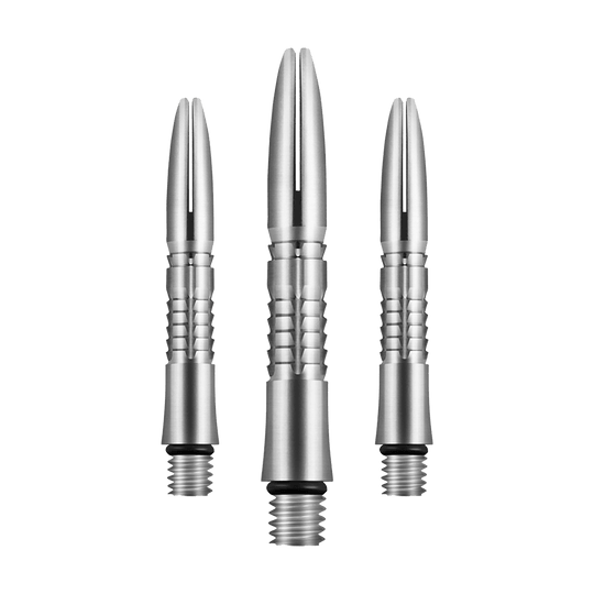 Shot Mako Titanium Shafts Auf dem Bild sind drei silberne Dartschäfte aus Titan zu sehen. Sie haben ein gerilltes Design und ein Schraubgewinde am unteren Ende.