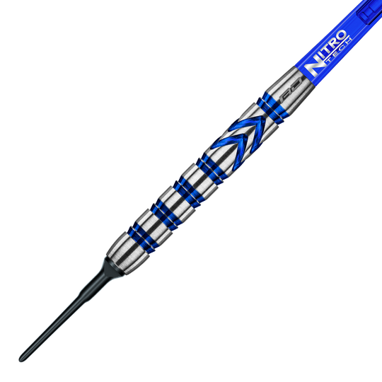 RD1922-Red-Dragon-Gerwyn-Price-Iceman-Softdarts-2 Das Bild zeigt einen Softdart der Marke Red Dragon, Modell "Gerwyn Price Iceman". Der Dart ist silbern mit blauen Akzenten und hat eine schwarze Kunststoffspitze.