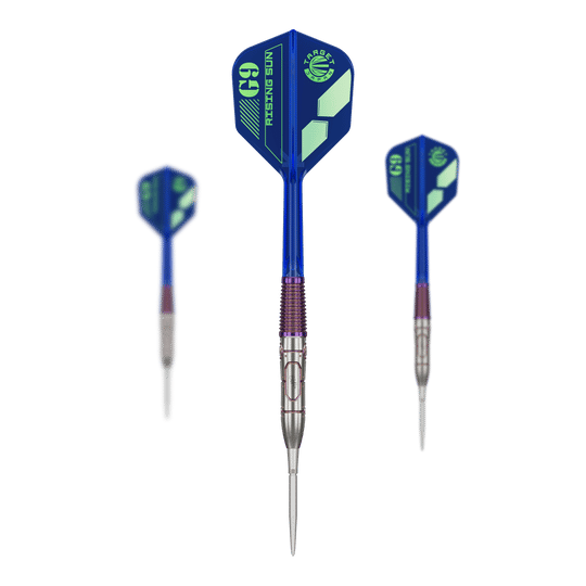 Auf dem Bild sind drei Steeldarts des Modells "Target Japan Haruki Muramatsu Rising Sun GEN9" zu sehen. Die Darts haben blaue Flights und silberne Spitzen.